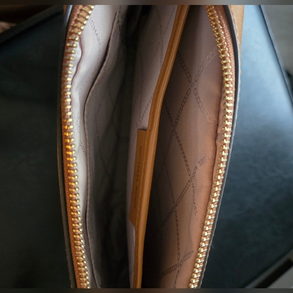 Michael Kors Crossbody - Picture 5 of 6
